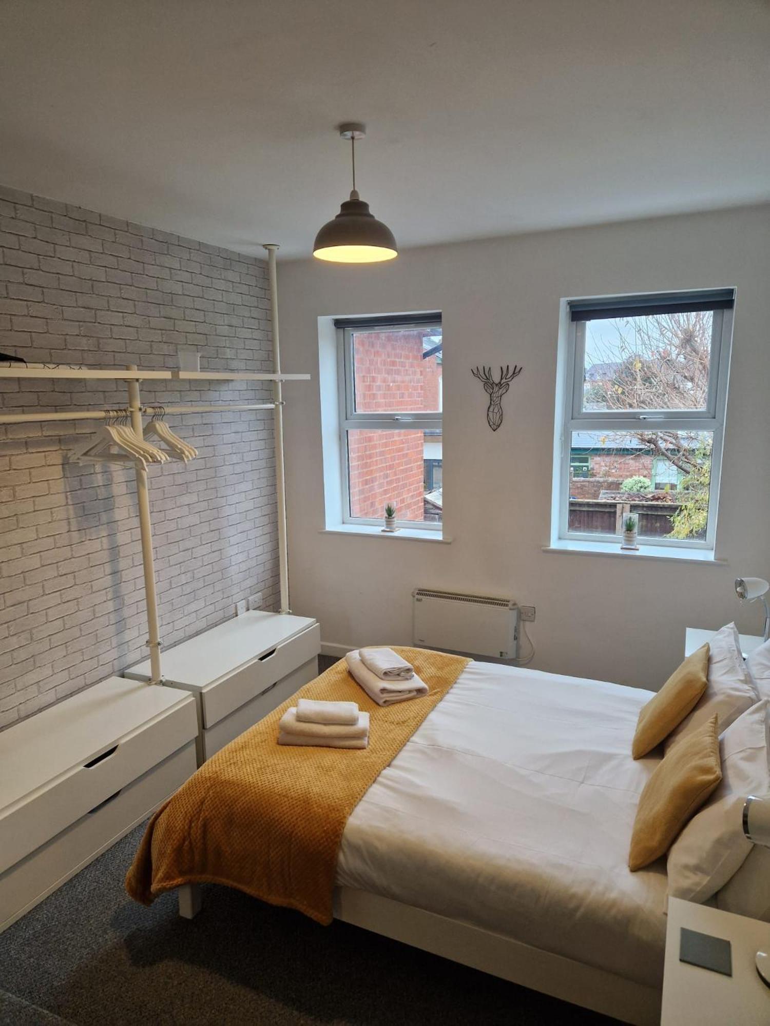 Hereford City - Victory Apartment - Modern Studio In Vibrant Popular Area Of Hereford - Hosted By Rentmyhouse Exterior foto